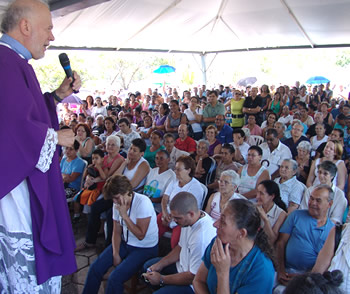 Prefeito participa de missa e culto do Dia dos Finados