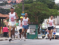 Corredores fazem Minimaratona no 1º de maio