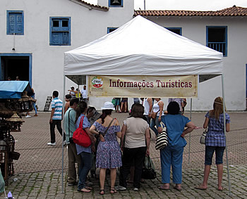 Monitores turísticos em Embu