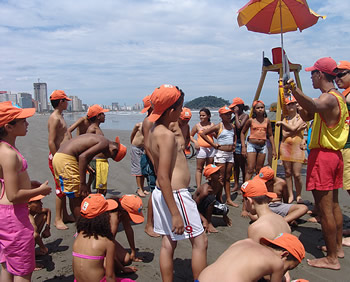 Alunos das escolas municipais participam do Embu na Onda do Mar