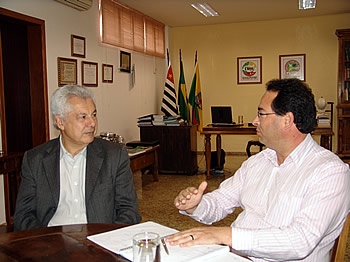 Prefeito recebe deputado Arlindo Chinaglia