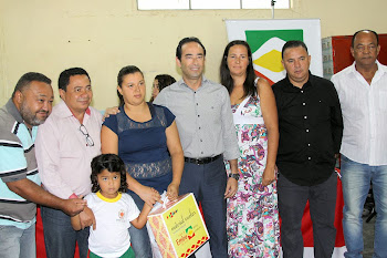 Lideranças comunitárias parabenizam prefeito pela entrega de kits escolares