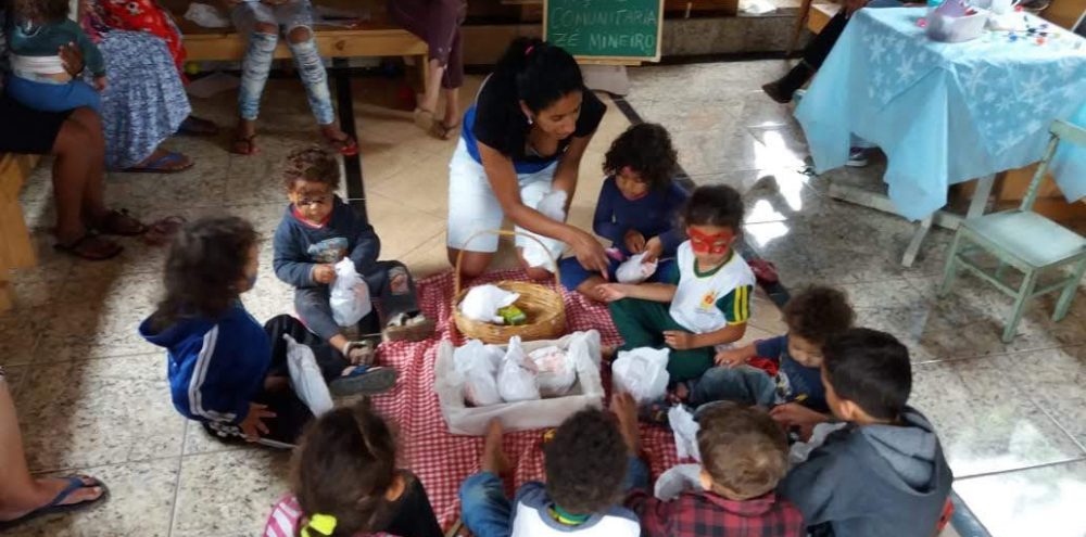 Ação na comunidade Zé Mineiro leva alegria para as crianças
