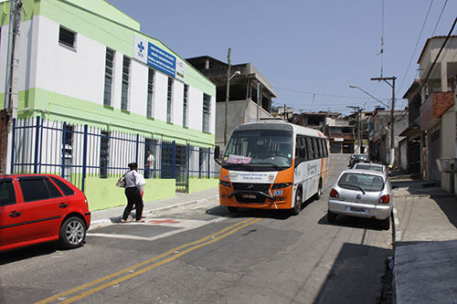 Nova linha de ônibus atende usuários da UBS Ângela