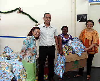 Secretaria de Assistência Social distribui presentes de natal