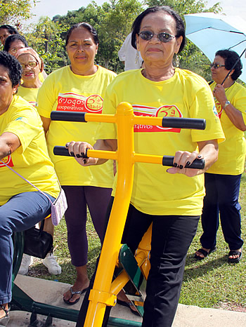 52 Anos: prefeito entrega 3ª academia pública de ginástica e reforma do Parque Rizzo