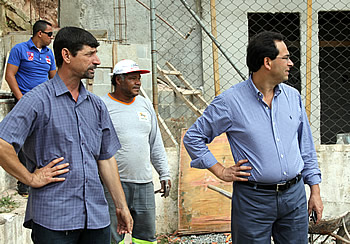 Prefeito e vereador Didi inspecionam obras nos jardins Santa Tereza e Magali