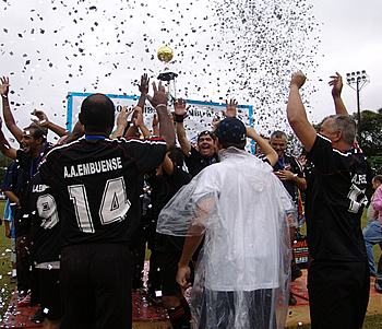 Domingo é dia de futebol