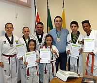 Prefeito recebe equipe campeã de Taekwondo