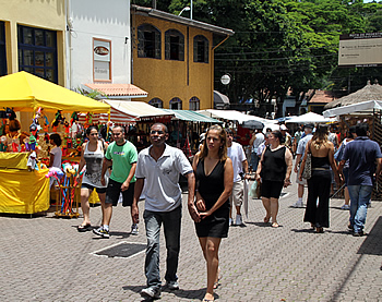 Embu festeja 42 anos de Feira