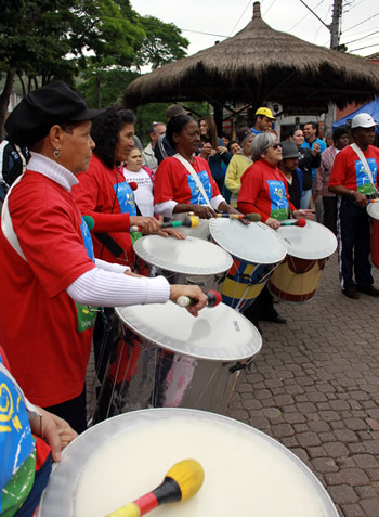 Embu comemora dia do idoso com muita festa