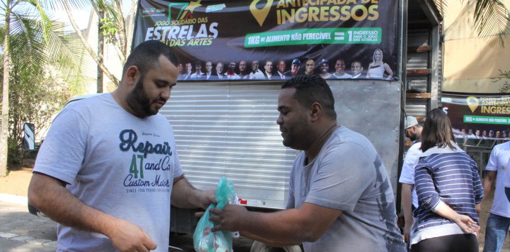 Jogo Solidário das Estrelas registra recorde de arrecadação em alimentos