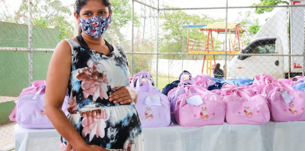 Prefeitura entrega 500 'kits bebê' a gestantes de baixa renda; 6 mil já foram distribuídos em 5 anos