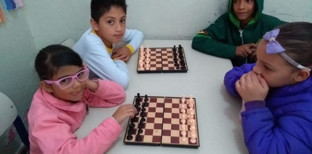 Xadrez melhora o aprendizado de alunos na E. M. Amilton Suga Gallego