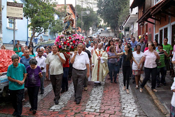 Católicos homenageiam Nossa Senhora do Rosário