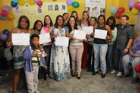 Celebração de Dia das Mães e entrega de certificados na Crisálida