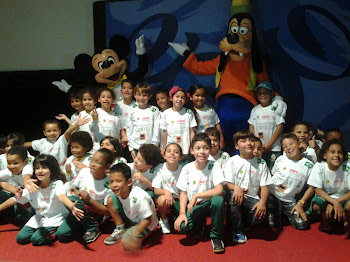 Caravana traz encanto da Disney até estudantes de escolas públicas