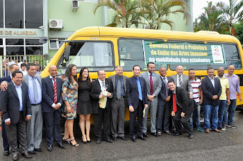 Prefeito entrega ônibus escolares e amplia efetivo da GCM no aniversário da cidade