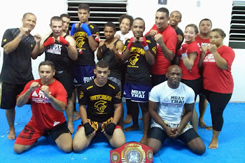 Atletas de muay thai se preparam para competições