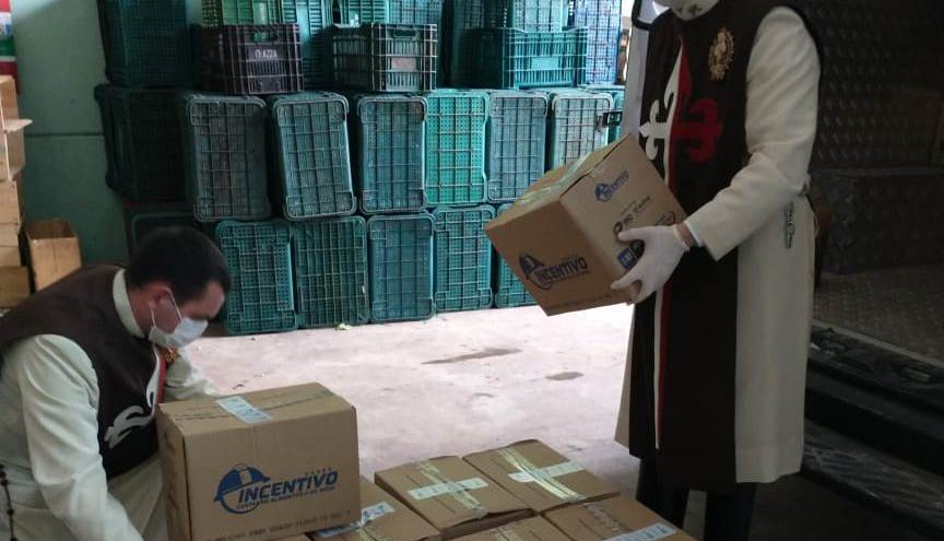 Arautos do Evangelho doam 100 cestas básicas a famílias do município