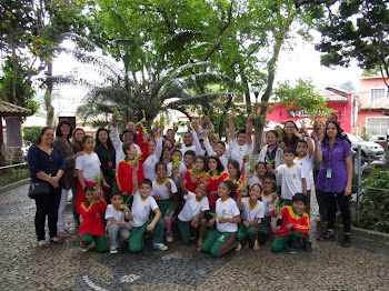 Estudantes plantam orquídeas e marcam abertura de exposição