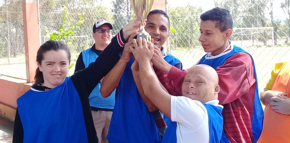 Atendidos pelo Serviço de Proteção a Pessoa com Deficiência realizam atividades no Pq. Francisco Rizzo