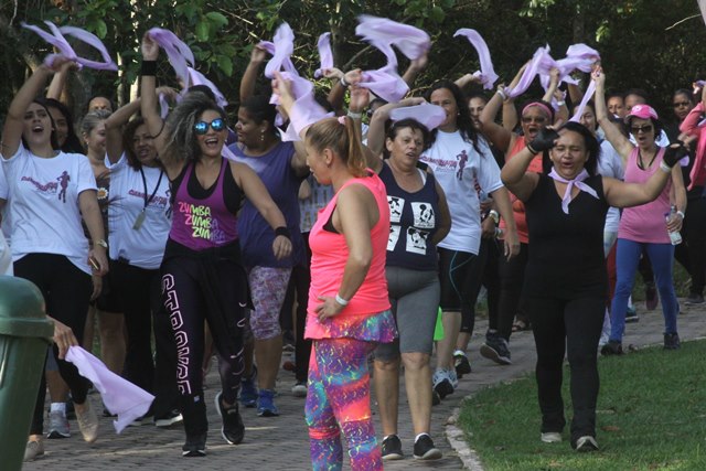 Mais de 200 mulheres participam de caminhada no Pq. Francisco Rizzo