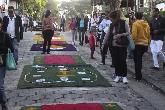 Tapetes de Corpus Christi encantaram moradores e visitantes