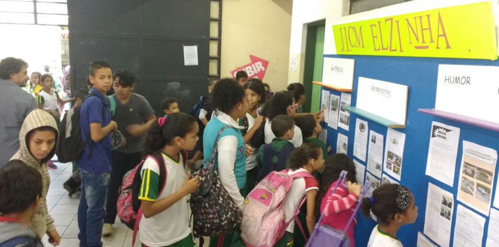 Estudantes criam jornal mural para comunidade escolar