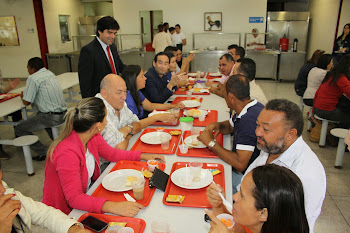 Prefeito e vereadores tomam café da manhã no Restaurante Popular