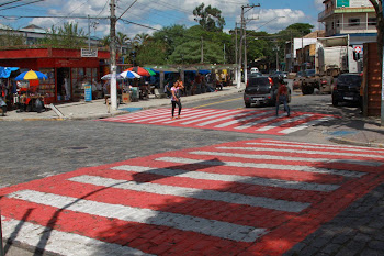 Centro Histórico de Embu das Artes ganha faixas de pedestre bicolores