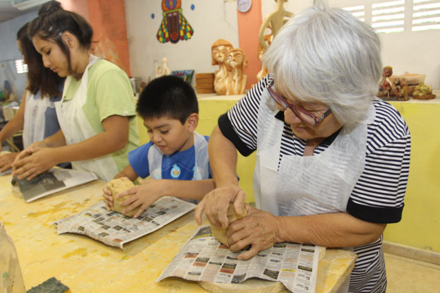 Curso de arte em cerâmica inicia no Mestre Sakai