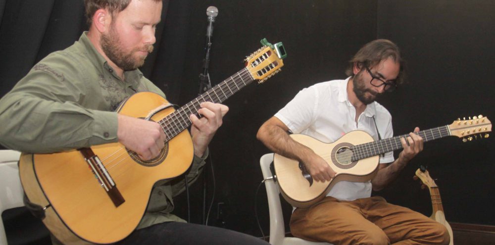 Apresentação viola caipira encanta público