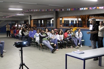 Moradores do Santo Antônio participam de reunião