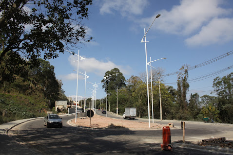 Av. Jorge de Souza: iluminação e mudanças no trânsito à vista