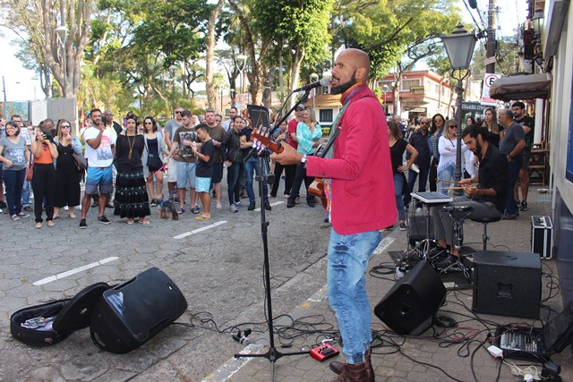 La Moustache: hits agradam em cheio ao público