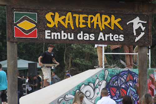 Skatepark Embu das Artes foi inaugurado para delírio de skatistas