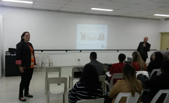 Treinamento prepara servidores para contato com o público