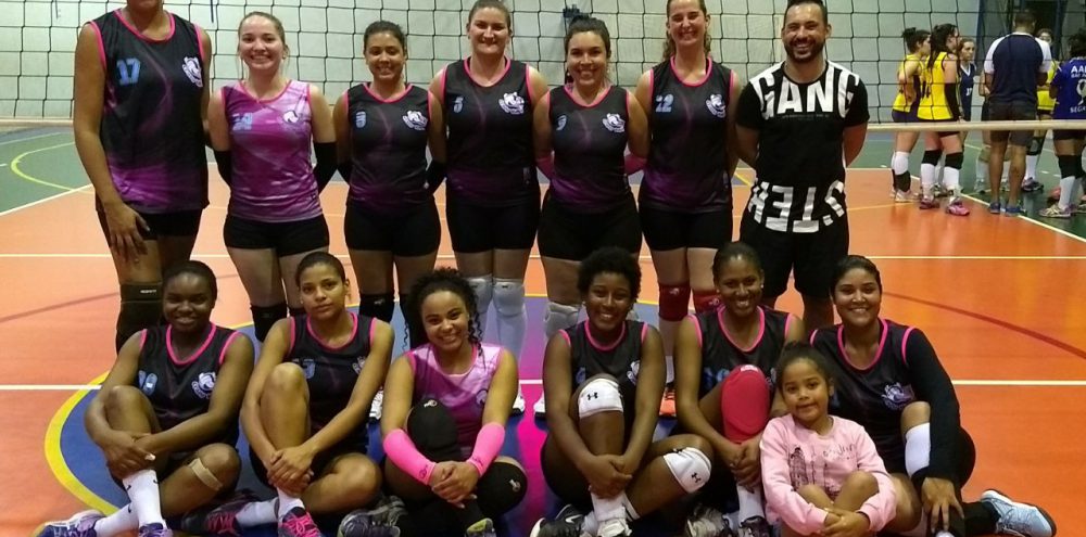 Meninas do voleibol representam Embu das Artes em campeonatos