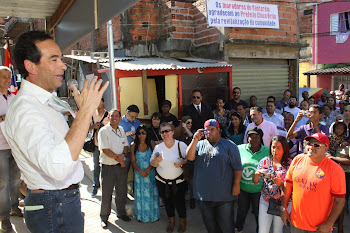 Moradores comemoram reurbanização da Comunidade Santarém