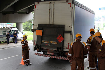 Agentes de trânsito são preparados para fiscalizar materiais perigosos