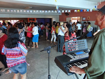 Melhor idade participa de Baile no Hermínio Espósito