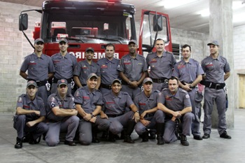 Junho espetacular: Corpo de Bombeiros chega a Embu das Artes