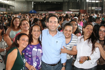 Servidor Público Municipal é homenageado com festa e sorteio de prêmios