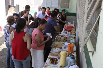 Prefeito visita horta comunitária da UBS Santa Emília