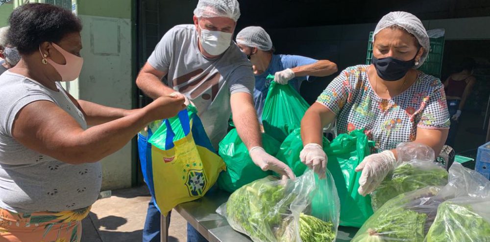 Banca Solidária combate a fome e o desperdício com doação de alimentos