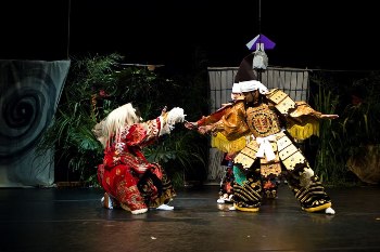 O tradicional teatro Kagura está no Animaembu