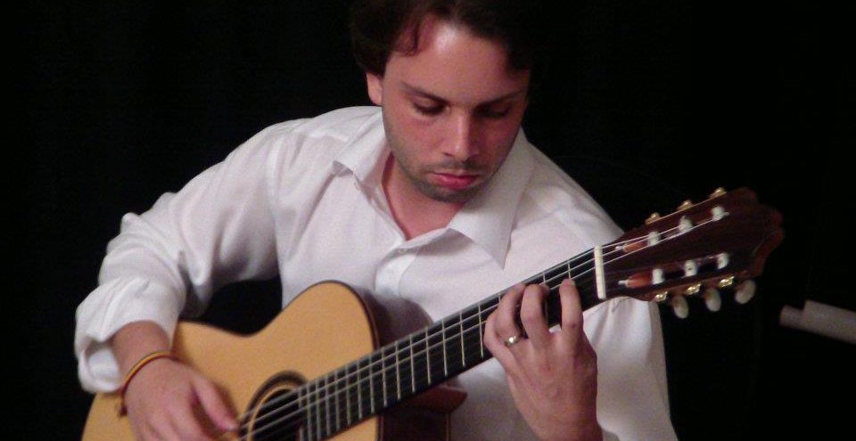 Músico Guilherme Faquetti se apresenta no Santo Eduardo