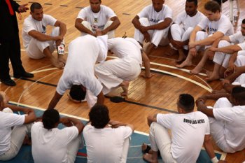 Capoeira ganha espaço e faz 1ª Conferência