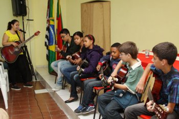 Prefeito inaugura Centro de Convivência da Criança e do Adolescente